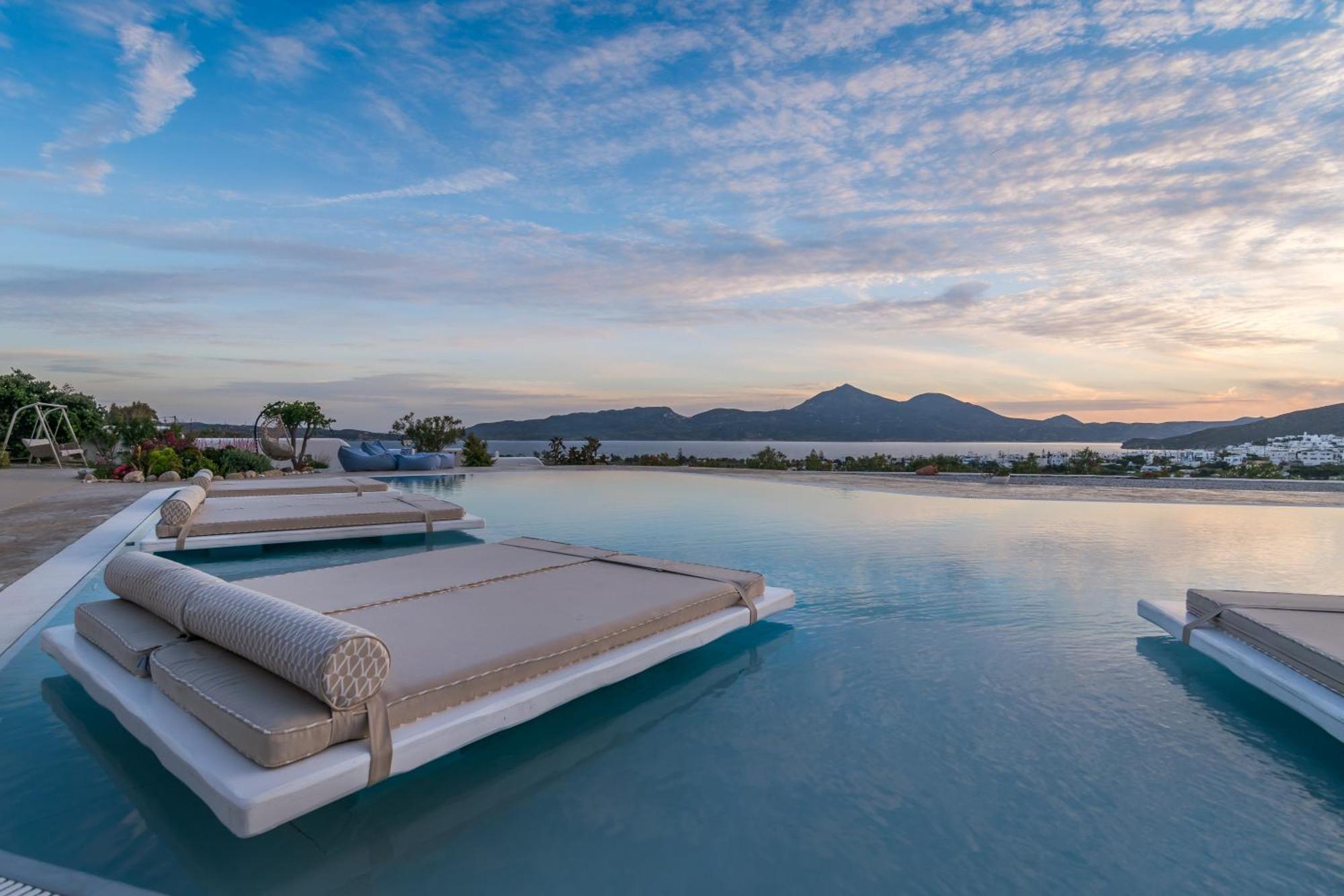 Blu Suites And Studios Adamantas  Buitenkant foto